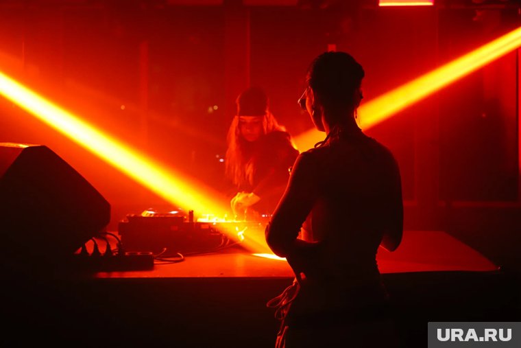 Назад в 90-е 2.0: драйв и музыка легенд на танцполе Кургана. Афиша