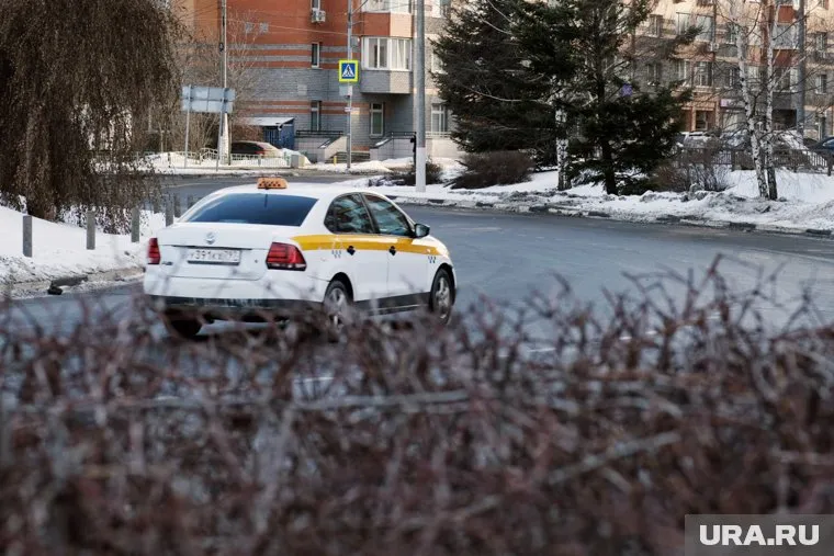 Омские таксисты зарабатывают на тюменских пассажирах