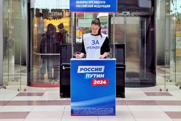 Волонтеры в ТЦ. Выборы президента. Курган