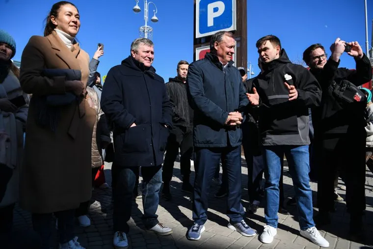 Флэшмоб Чистый город Екатеринбург на улице Вайнера. Екатеринбург