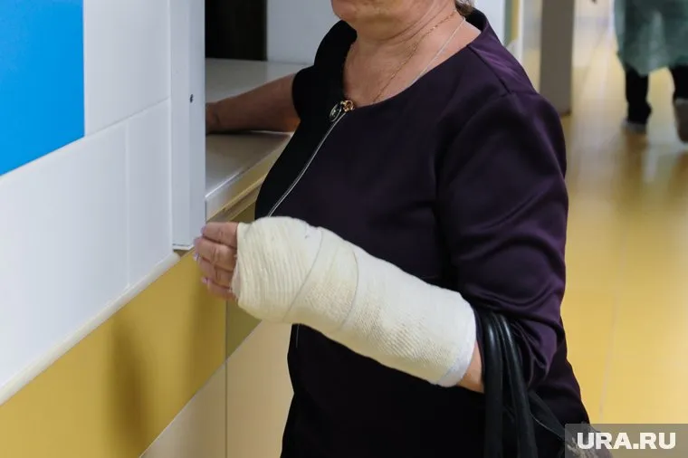 Женщина получила оскольчатый перелом левой руки