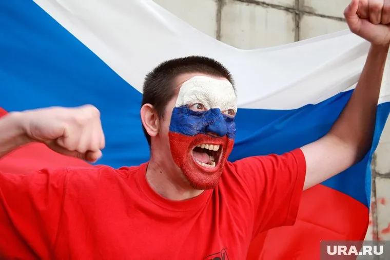 Болельщикам запретили проносить на трибуны флаг России