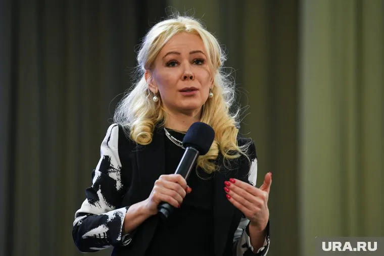 Глава «Лиги безопасного интернета» Екатерина Мизулина подает в суд на дизайнера Артемия Лебедева за оскорбления в ее адрес и в адрес ее организации