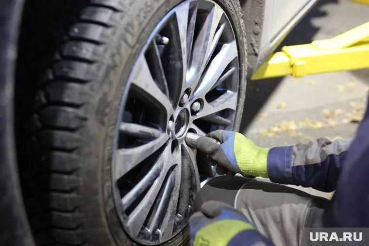 Шины с шипами стоят от трех тысяч рублей
