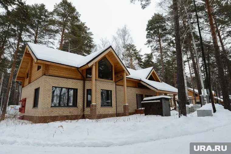 Самые большие долги у владельцев элитных многоэтажных особняков, сообщили в «Уралэнергосбыте» (архивный снимок)