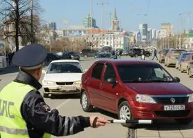 В Екатеринбурге перекрыли главные улицы из-за пожара в музкомедии