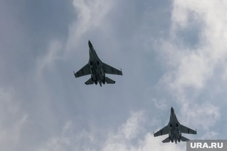 В небе над черноморским побережьем также были замечены два британских истребителя