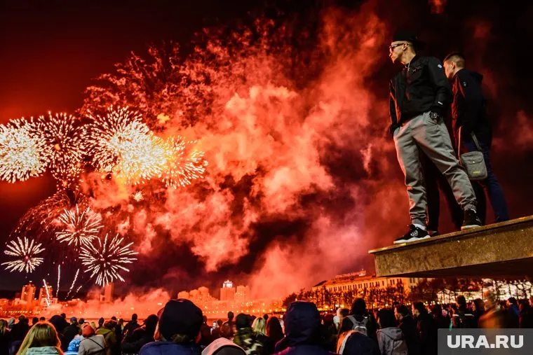 Точного решения по салюту в Академическом пока нет
