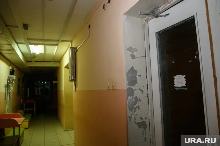 В больнице отремонтирован только первый этаж, остальные три находятся в плохом состоянии