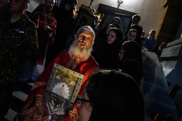 Крестный ход в Среднеуральском женском монастыре. Екатеринбург