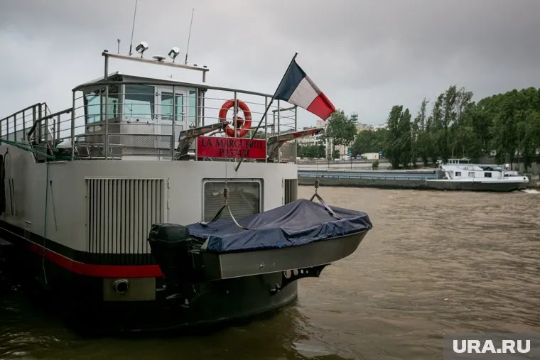 Церемония открытия прошла на реке Сене