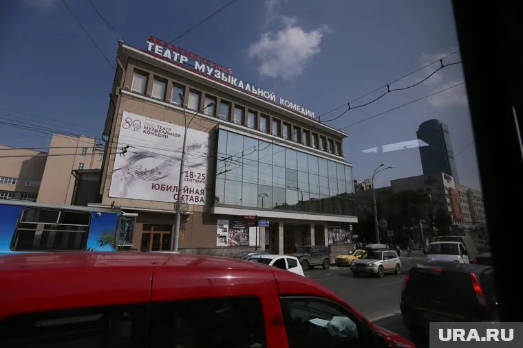 Людям пришлось эвакуироваться через крышу (архивное фото)