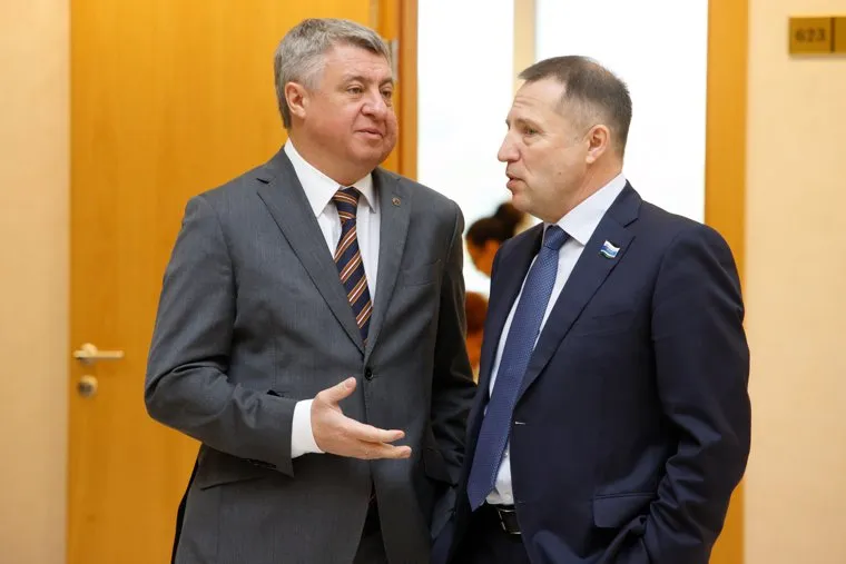 Утверждение старых новых министров и замгубернаторов Свердловской области на очередном заседании заксобрания. Екатеринбург, бабенко виктор, вегнер вячеслав