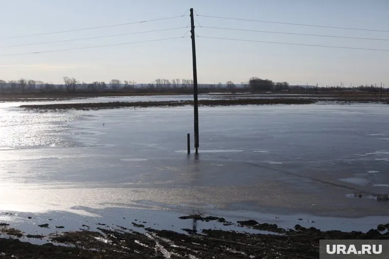 В течение нескольких часов вода залила дорогу между селами Ильинка и Афонькино