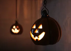 Берегите пальцы и ваши души: чего стоит смастерить Хэллоуинский фонарь в Тюмени