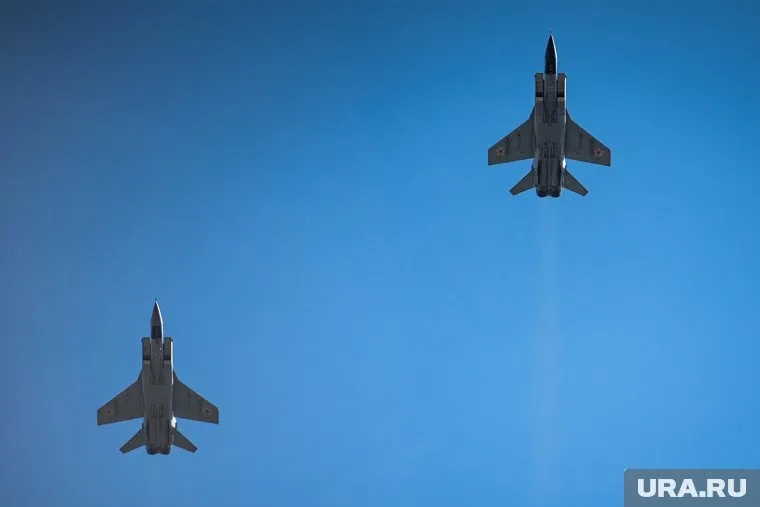 Видео снято перед тем, как СУ-24М предупредительно сбросил бомбы перед британским эсминцем (архивное фото)