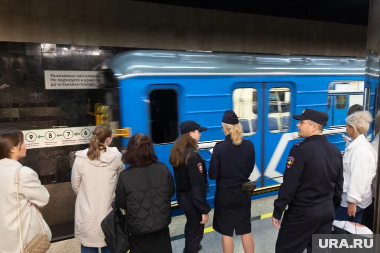 Поезд остановился после задымления вагона на Сокольнической линии метро