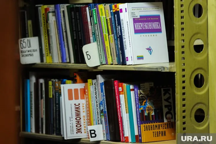 Учебники поступили в школы Краснодона (ЛНР)