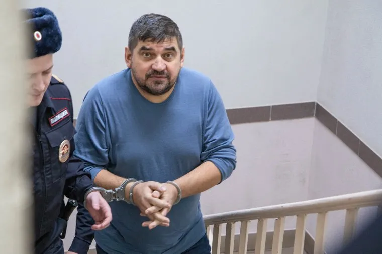 Суд по избранию меры пресечения бывшему начальнику управления капстроительства Дмитрию Левинскому в Свердловском районном суде. Пермь
