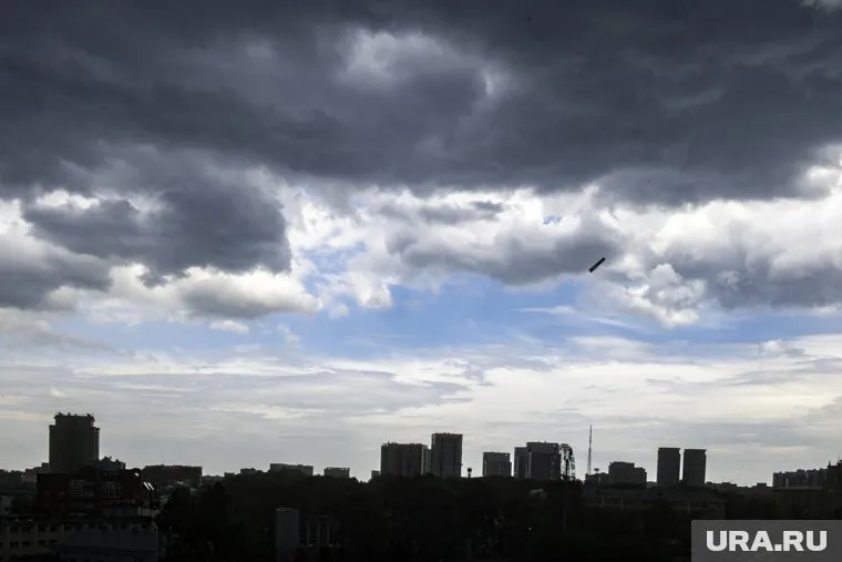 Сильный град может дойти и до Тюмени