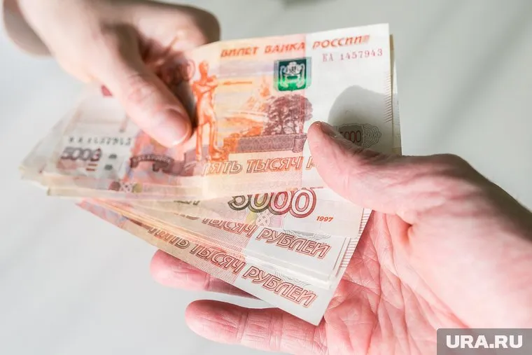 С 1 декабря зарплаты чиновников Курганской области вырастут на 10%