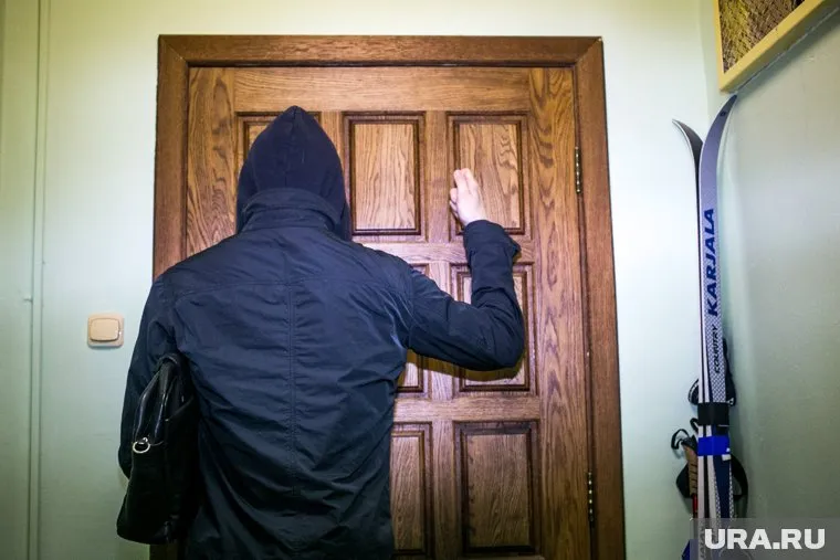 Они грозятся забирать детей из детских садов и встречать своих жертв с работы