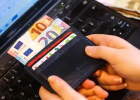 Минцифры РФ хочет отбирать деньги у части иноагентов