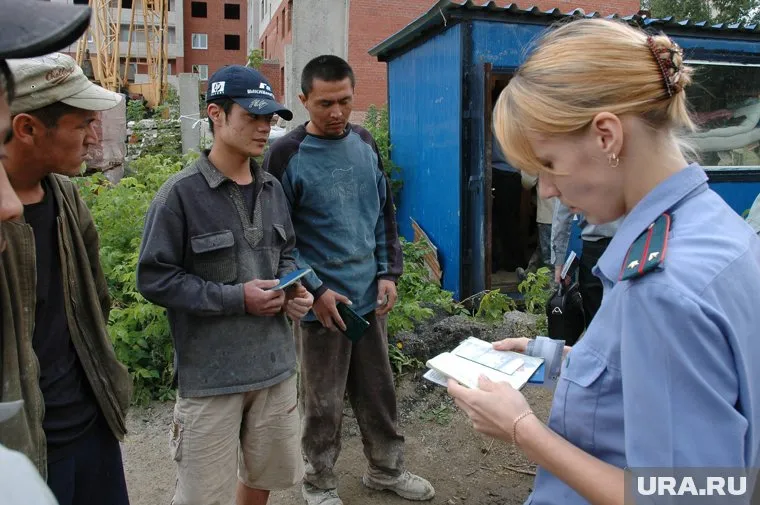 С одного мигранта брали по тысяче рублей?