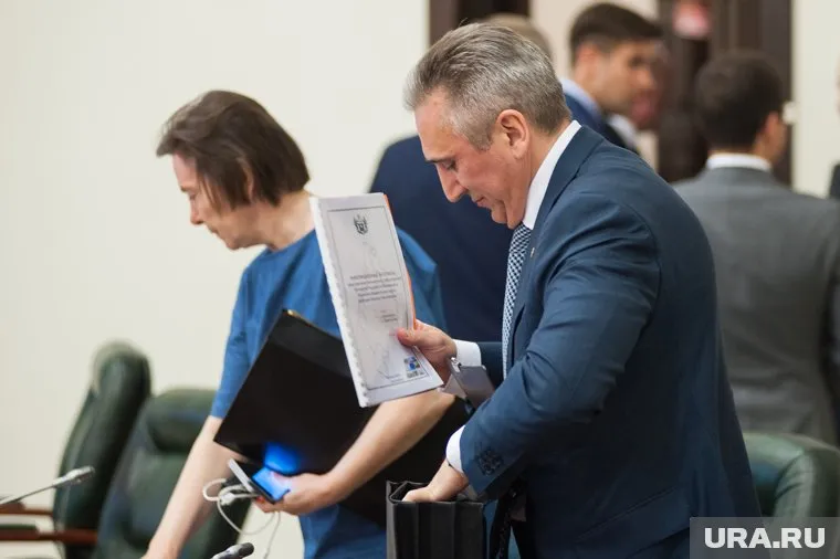 Эксперты ждут, что вскоре список доверенных лиц Александра Моора пополнят «тяжеловесы» из Югры