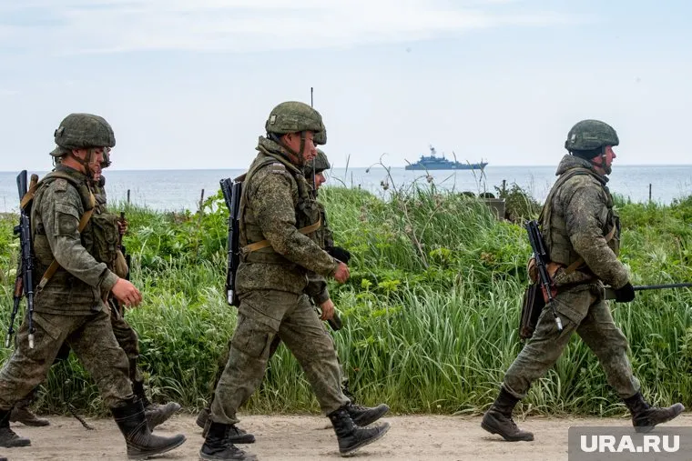Бойца из Свердловской области вернули из плена накануне Дня России