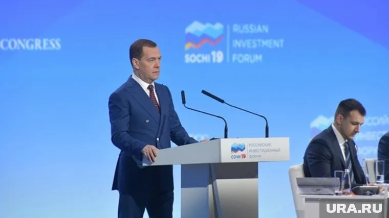 Рост экономики фиксируют уже три года подряд, сказал Медведев