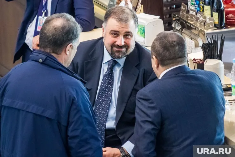 Гендиректор «ЮТэйр» Андрей Мартиросов сторонник агрессивной политики в бизнесе — это делает авиакомпанию одним из лидеров, и это ее загоняет в кризис