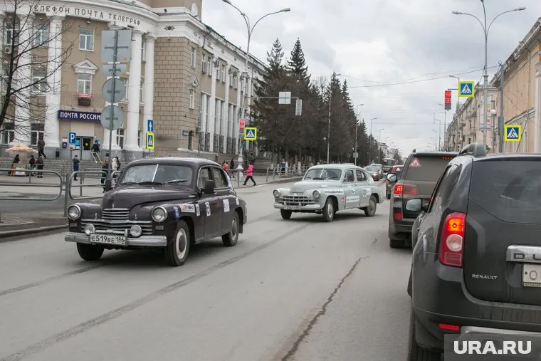 В Свердловской области состоялись гонки на винтажных автомобилях (архивное фото)