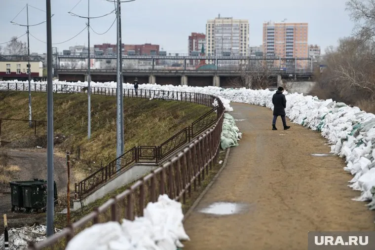 Набережную Кургана от потопа будут защищать мешки с глиной