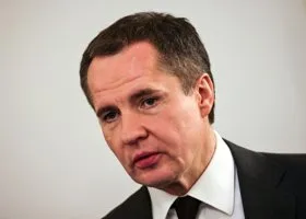 Гладков лично помогает разбирать завалы на месте обрушения подъезда в Белгороде