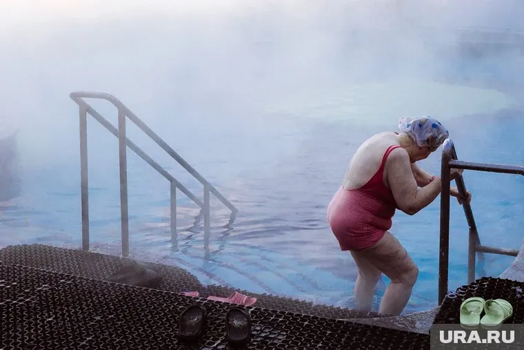 Горожане жалуются в том числе и на количество посетителей в бассейне