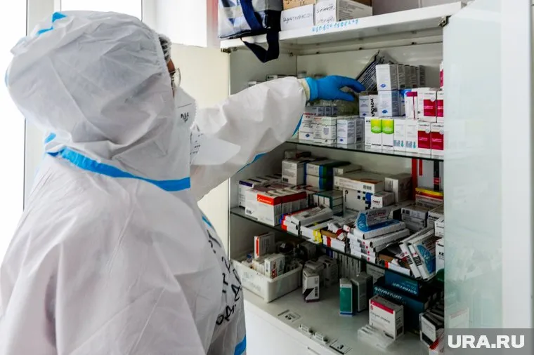 Чумаков выразил надежду, что после омикрон-штамма пандемия закончится