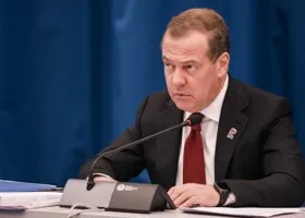 Чешский хоккеист Гашек пожаловался на угрозы Медведева