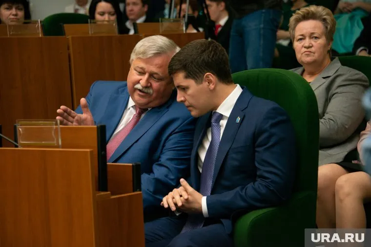 Мэр Нового Уренгоя Иван Костогриз (на фото слева) занимает пост градоначальника с 2007 года