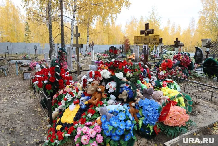 Маму и двух и ее сыновей похоронили на городском кладбище Кировграда