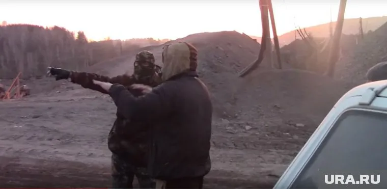 Захватчики пришли на предприятие в масках