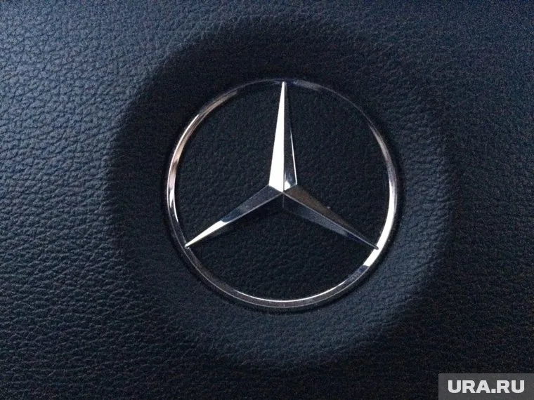 Женщина за рулем «Мерседеса» дважды повредила ворота