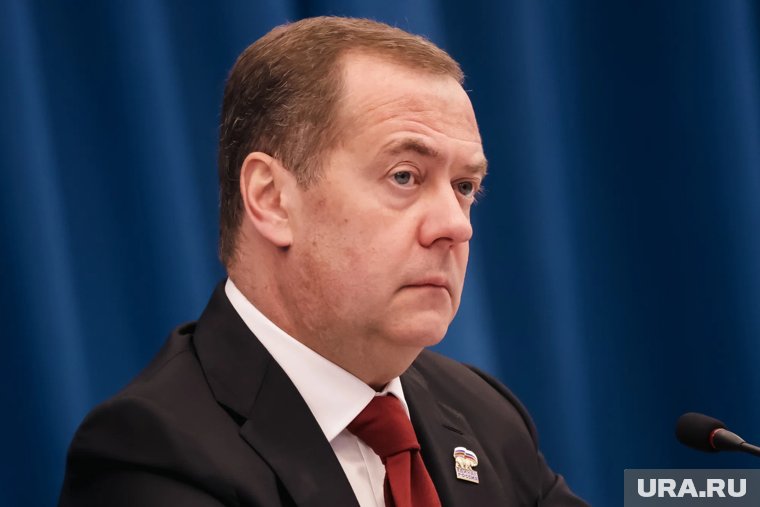 Медведев: США вынудили Россию задуматься о ядерных испытаниях