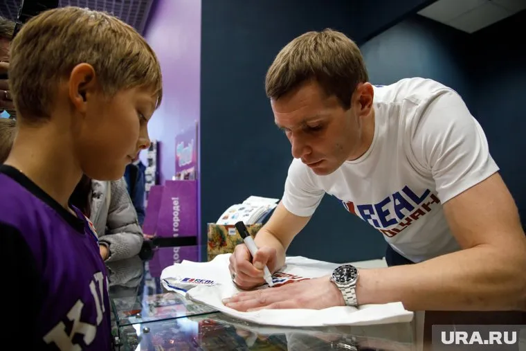 Николай Наумов постоянно помогает детскому фонду