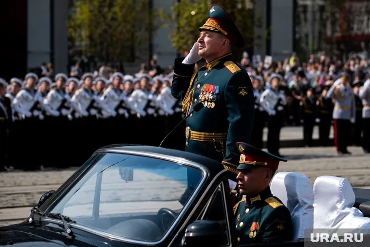 URA.RU провело трансляции парадов в Екатеринбурге и Верхней Пышме