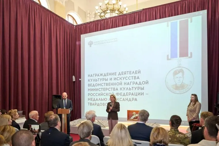 Минкульт впервые вручил медаль имени Александра Твардовского 
