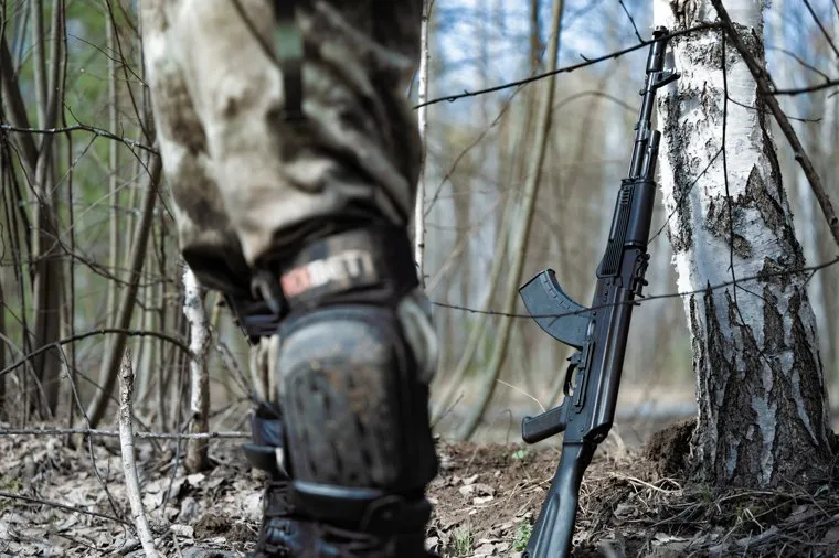 Военно-тактическая подготовка гражданского населения на полигоне. Пермь