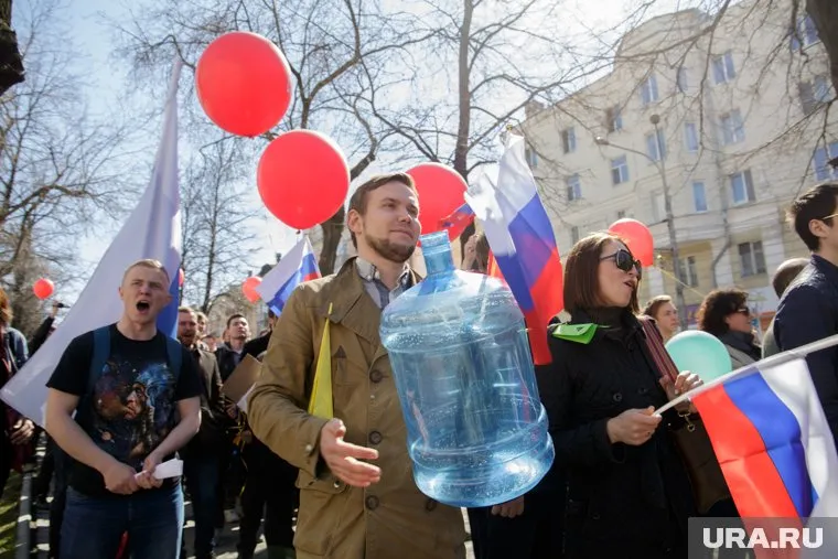 Несмотря на предупреждения полиции, сторонники Навального устроили шествие в центре Перми