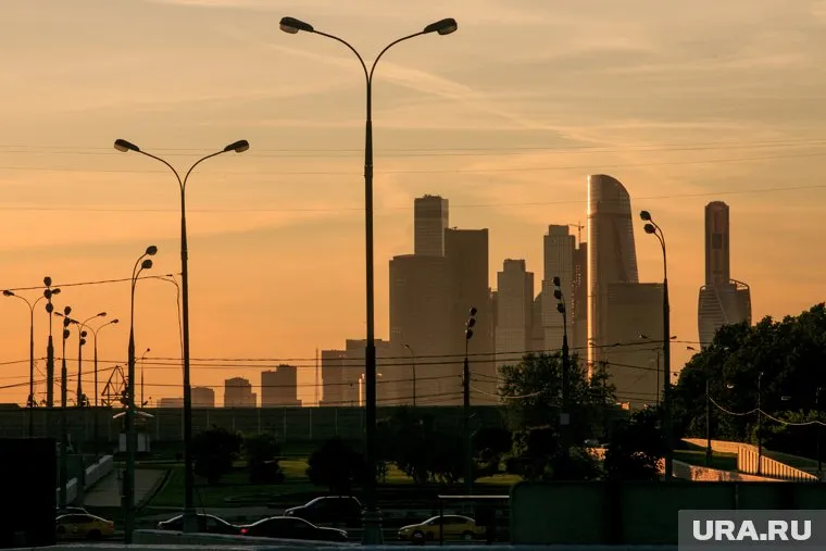 Автомобиль с девушками слетел в воду в районе «Москва Сити», снеся ограждение