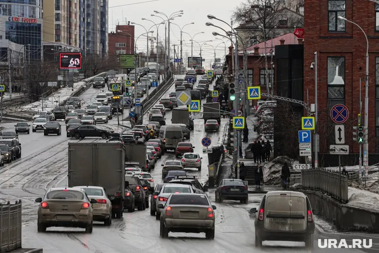 Центр Екатеринбурга встал в пробки из-за репетиции Парада (архивное фото)